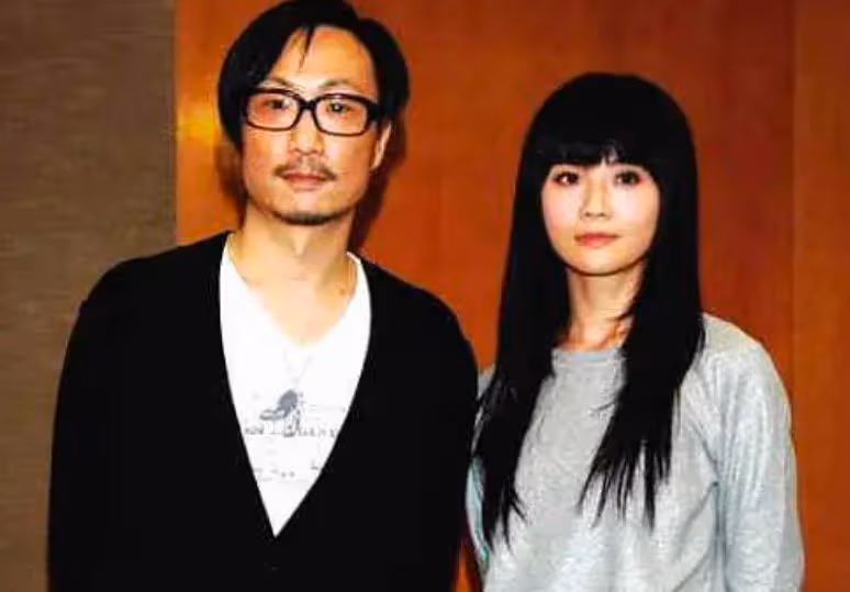 阿sa前夫鄭中基攜老婆過情人節,鬍子拉碴蒼老好多,兒子當電燈泡