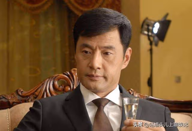 於榮光:拍戲40年無緋聞,63歲時,妻兒堅決和他離婚分家產