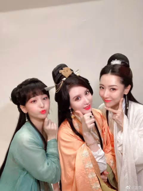 金莎官宣戀情被指一臉孕相,疑男友正面照曝光,圈內無明星送祝福