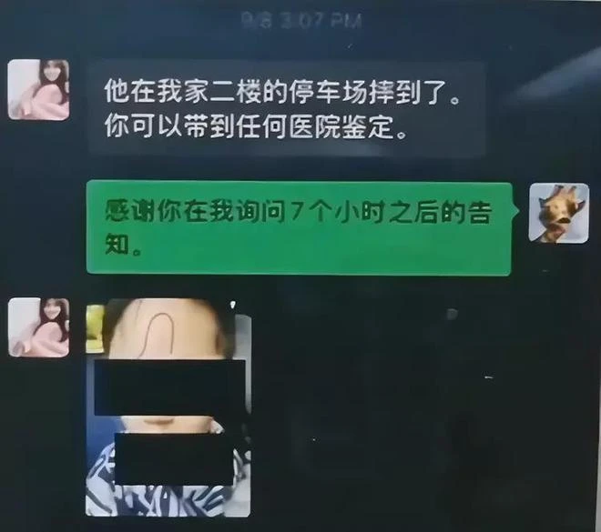 鄭爽給孩子慶生照曝光,帶兒女國外遊玩迪士尼,懷抱孩子相處融洽