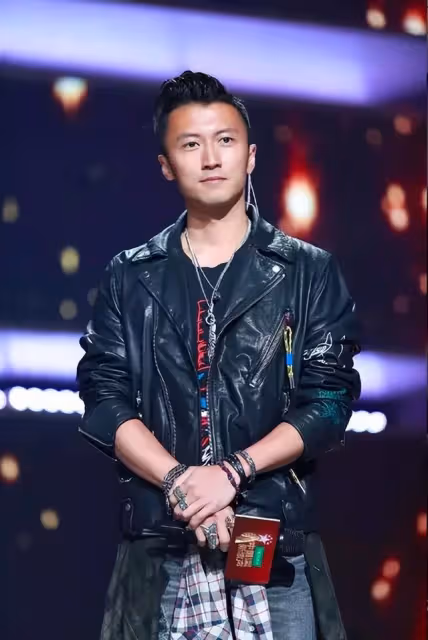 25歲粉絲滑雪偶遇謝霆鋒，發文稱其為叔叔，引髮網友不滿