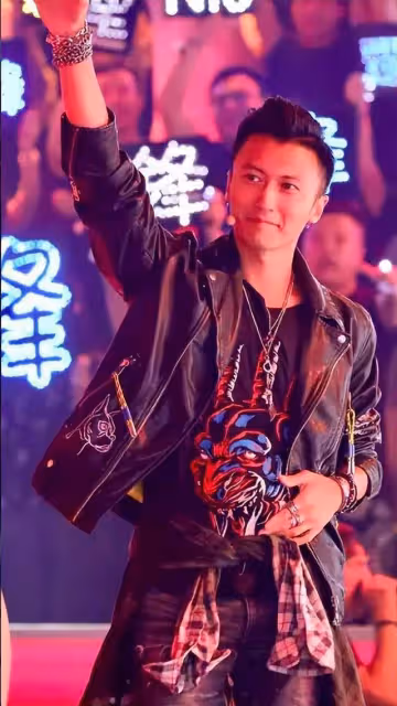 25歲粉絲滑雪偶遇謝霆鋒，發文稱其為叔叔，引髮網友不滿