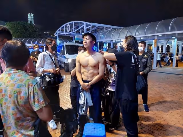 25歲粉絲滑雪偶遇謝霆鋒，發文稱其為叔叔，引髮網友不滿