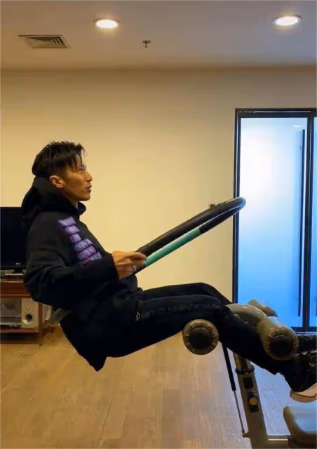 25歲粉絲滑雪偶遇謝霆鋒，發文稱其為叔叔，引髮網友不滿
