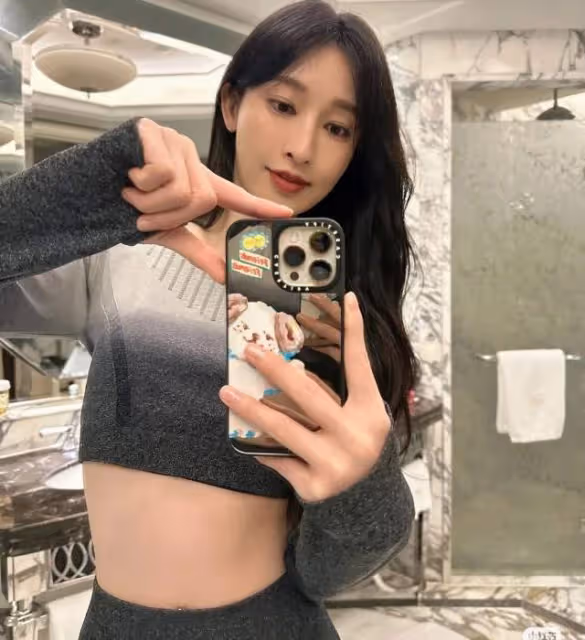37歲張儷曬健身美照,蜂腰翹臀、臍環搶鏡,立志十天練出馬甲線