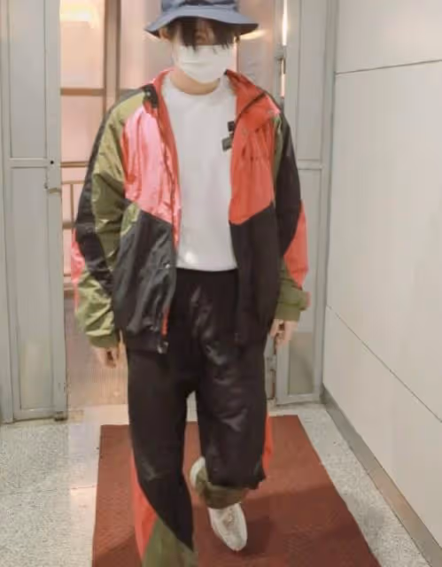 王俊凱練舞過度血糖低,惹粉絲心疼,卻沒人注意到這身造型