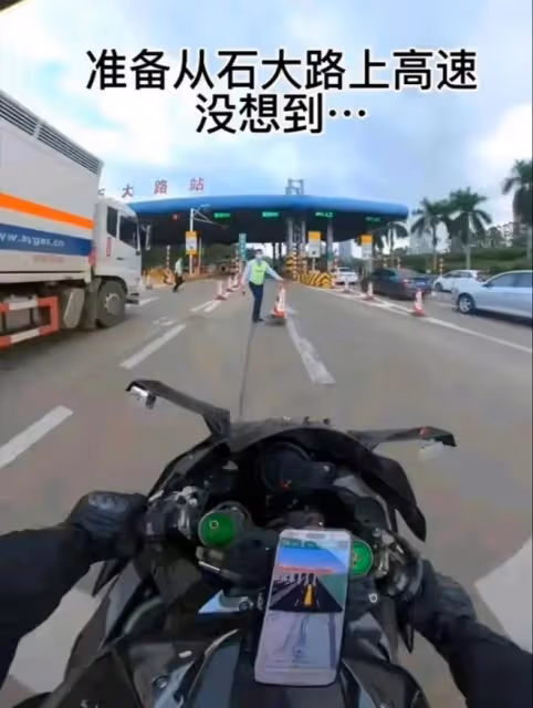 網紅蘇乞兒騎車上高速,被攔摔倒派出所已立案,修車或需「10萬」