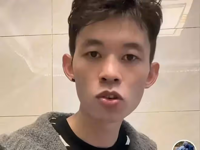 網紅蘇乞兒騎車上高速,被攔摔倒派出所已立案,修車或需「10萬」