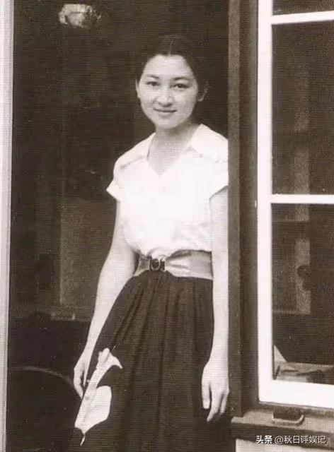 明仁美智子大婚盛況空前,珠圓玉潤的新娘坐著馬車如童話里的公主