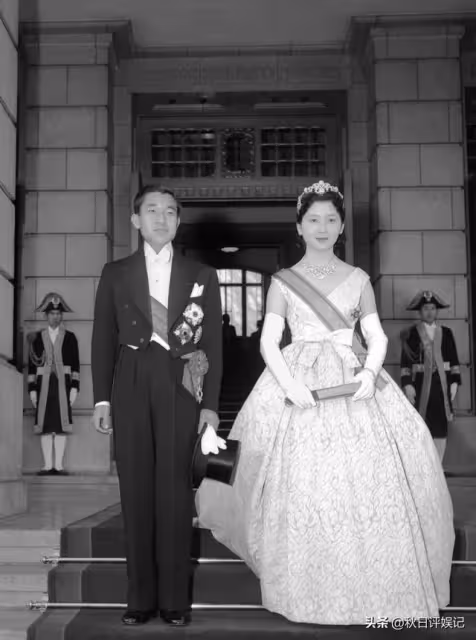明仁美智子大婚盛況空前，珠圓玉潤的新娘坐著馬車如童話里的公主