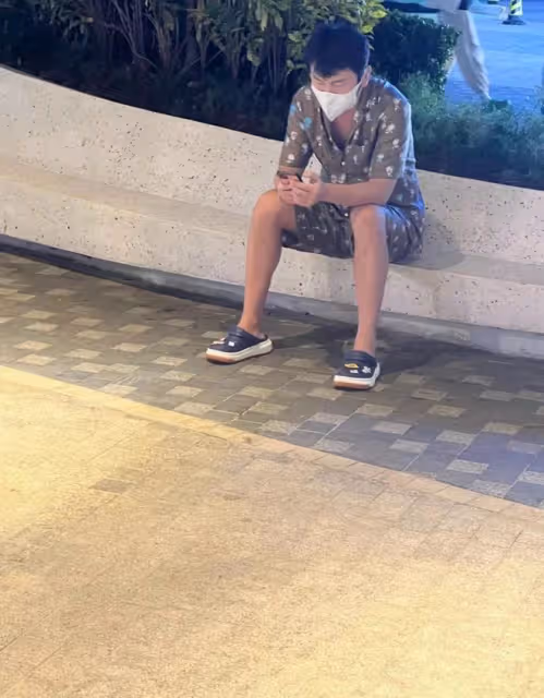 雷佳音一家三口罕同框！老婆穿短裙美貌似女團，11歲女兒身高矚目