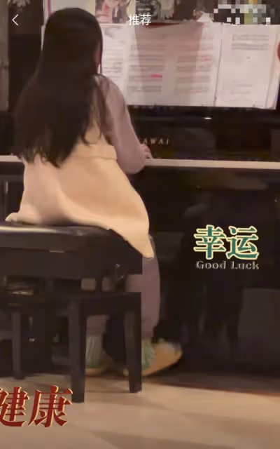 雷佳音一家三口罕同框！老婆穿短裙美貌似女團，11歲女兒身高矚目