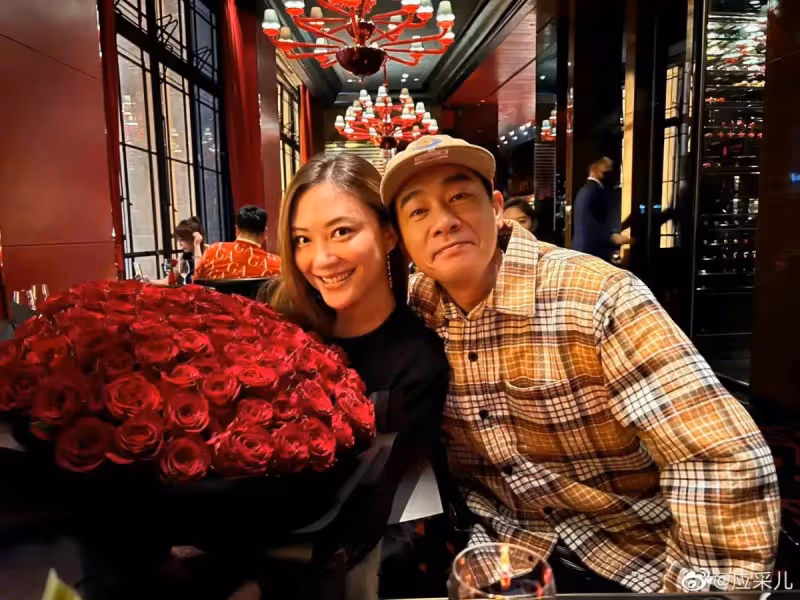 應采兒陳小春結婚13周年,這大概就是愛情的樣子吧!