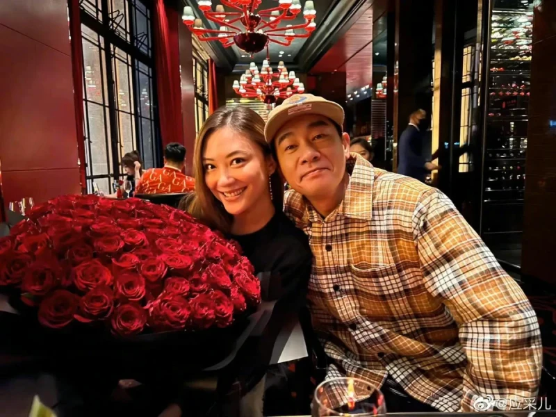 應采兒陳小春結婚13周年,這大概就是愛情的樣子吧!