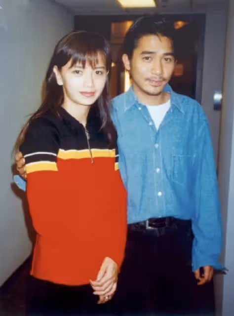 曾華倩情人節曬與梁朝偉合照,稱對方是初戀情人,兩人曾相戀六年