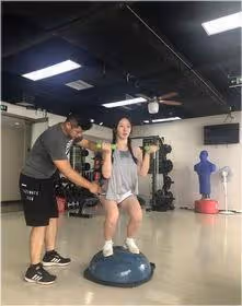 40歲柳岩去健身房被拍,累到衣服被汗水浸濕,大腿肉過於真實!