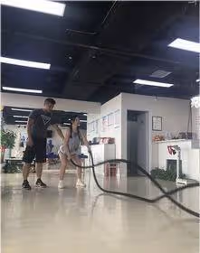 40歲柳岩去健身房被拍,累到衣服被汗水浸濕,大腿肉過於真實!