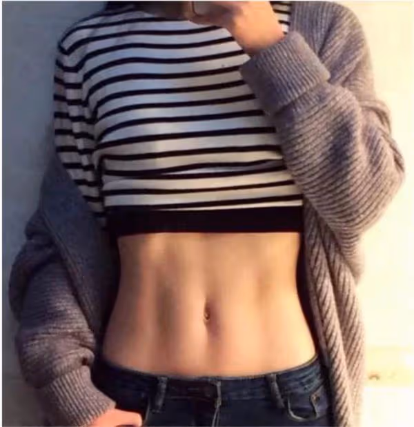 40歲柳岩去健身房被拍,累到衣服被汗水浸濕,大腿肉過於真實!