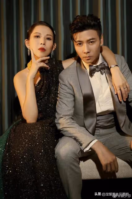 蔡少芬情人節夜晚收到驚喜，隔空對張晉說:愛你，愛你