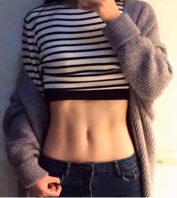 韓紅自稱18歲時顏值較高，楊冪也比不上她，照片證明韓紅說的沒錯