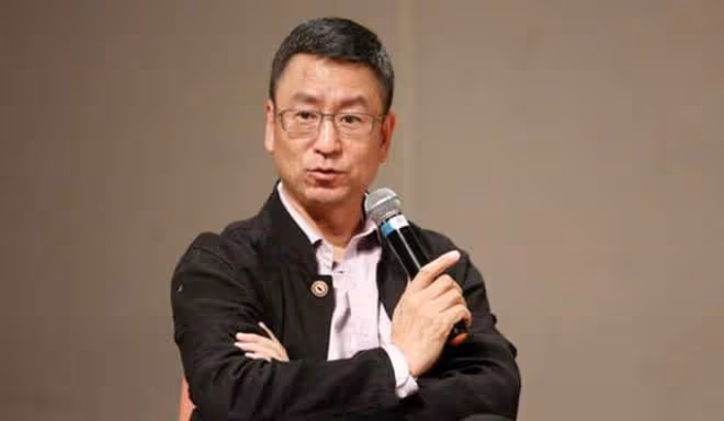最愛國的董卿去美國生孩子了,最愛國的白岩松把兒子送去英國留學,最愛國的倪萍帶兒子去美國看病,出國熱潮何時結束