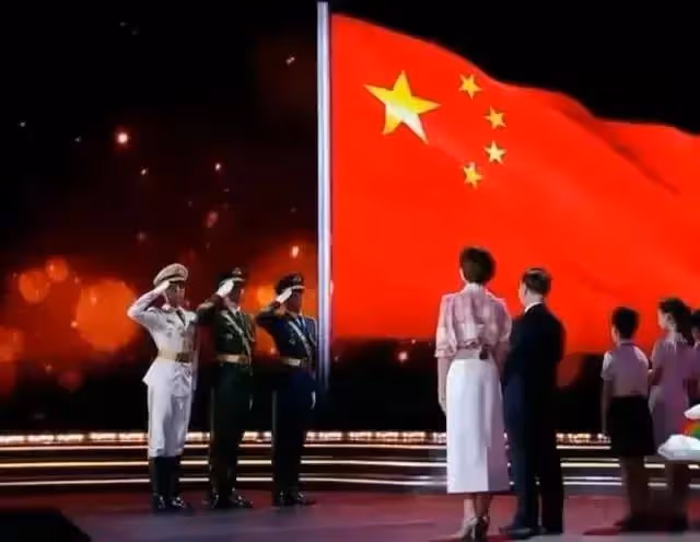 最愛國的董卿去美國生孩子了,最愛國的白岩松把兒子送去英國留學,最愛國的倪萍帶兒子去美國看病,出國熱潮何時結束