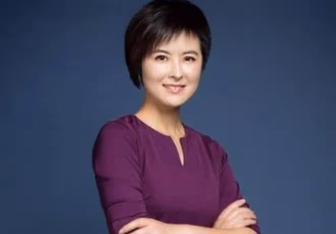 張泉靈於2000年結婚，出乎所有人的意料，她的丈夫是李鐵！當時許多人都不明白，張泉靈為何會嫁給李鐵，畢竟李鐵的年齡要比她大18歲