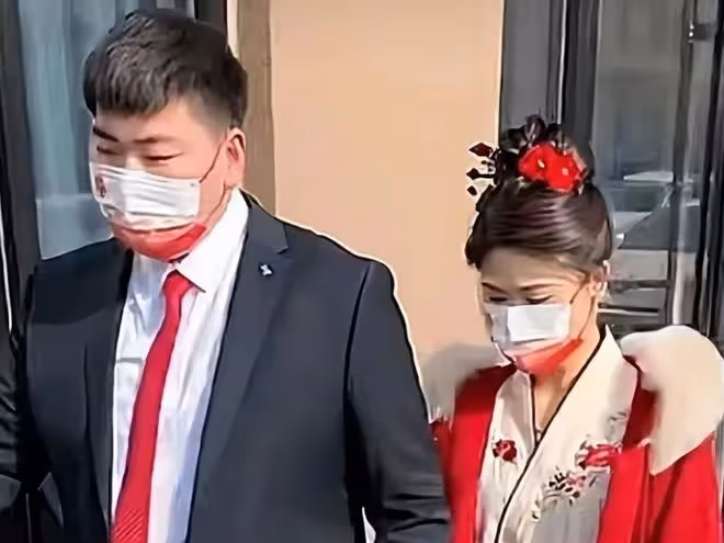 網傳朱小偉在供電局當門衛,陳萌回學校上班,大衣哥做了對的選擇