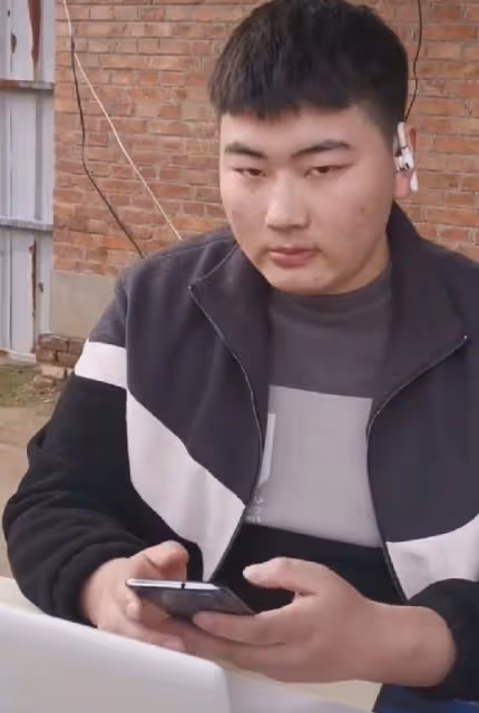 網傳朱小偉在供電局當門衛,陳萌回學校上班,大衣哥做了對的選擇