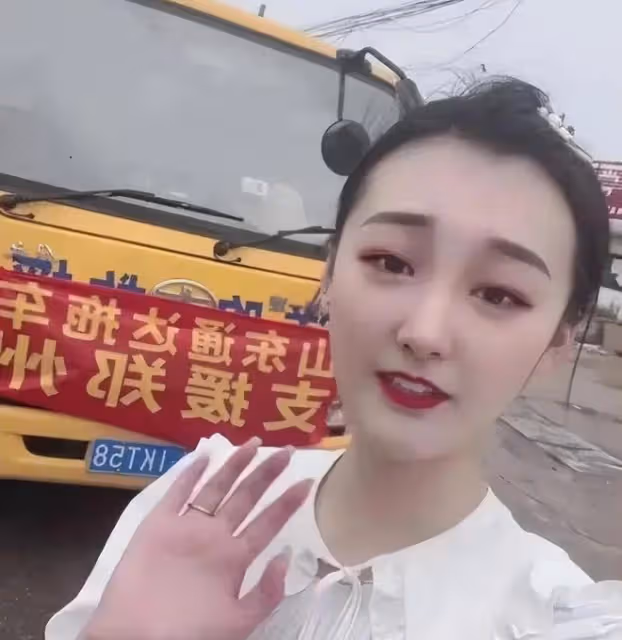 網傳朱小偉在供電局當門衛,陳萌回學校上班,大衣哥做了對的選擇
