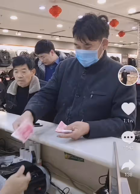 網傳朱小偉在供電局當門衛,陳萌回學校上班,大衣哥做了對的選擇