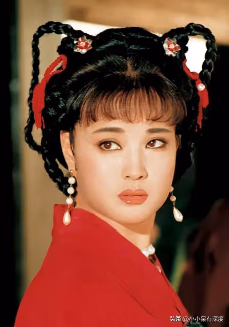 王李丹妮近照,靈動優雅、嬌俏可人,她現在變得更加知性、賢淑