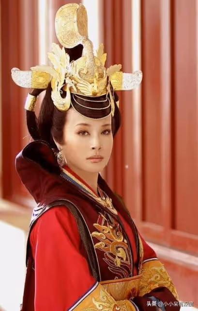 王李丹妮近照,靈動優雅、嬌俏可人,她現在變得更加知性、賢淑