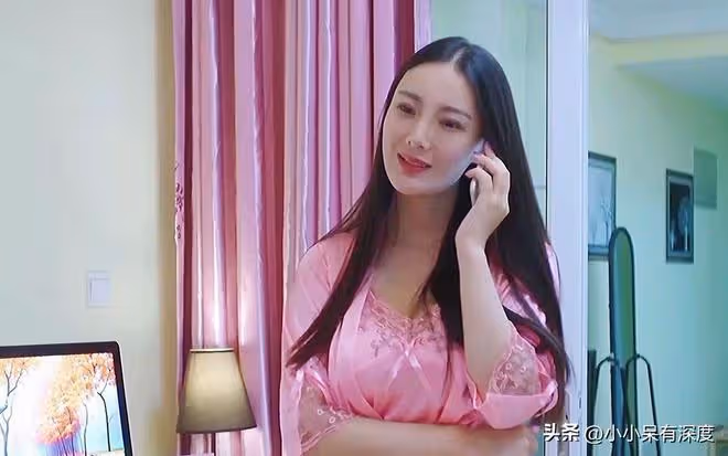 王李丹妮近照,靈動優雅、嬌俏可人,她現在變得更加知性、賢淑