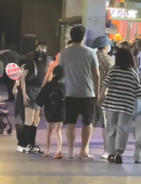 雷佳音:穿萬元短褲逛街閒庭散步,路人沒認出來,11歲女兒顏值高
