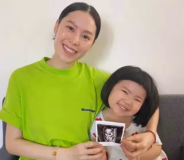 香港知名男星宣布二胎性別，曾因酒駕令其醒悟，要肩負家庭責任