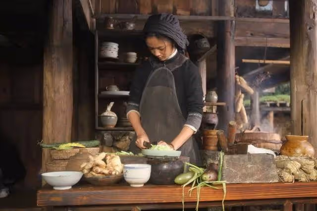 44歲湯唯現狀，放著豪宅不住，去鄉下養雞種菜，多少人羨慕到哭