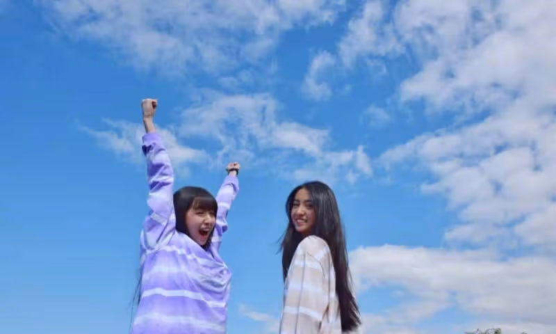 木村拓哉兩女兒都出道，私服簡約可愛，姐妹倆鏡頭感十足