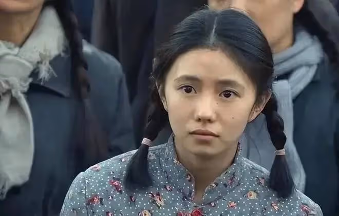曝知名導演晚節不保，包養當紅小花、討好男頂流，細節指向張藝謀