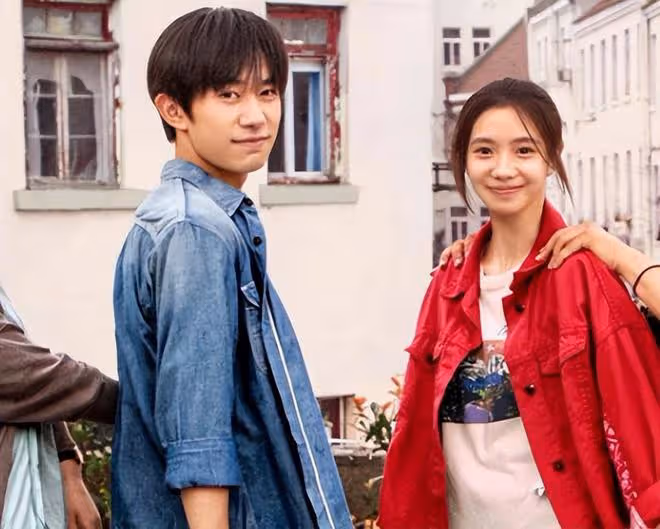 曝知名導演晚節不保，包養當紅小花、討好男頂流，細節指向張藝謀
