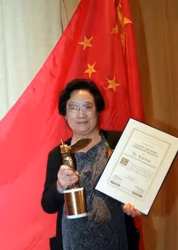 「戲子誤國」終付出代價?多檔綜藝被國家喊停,鄭強早就警示眾人。馬雲表示,未來,國與國之間的競爭是人才教育的競爭。