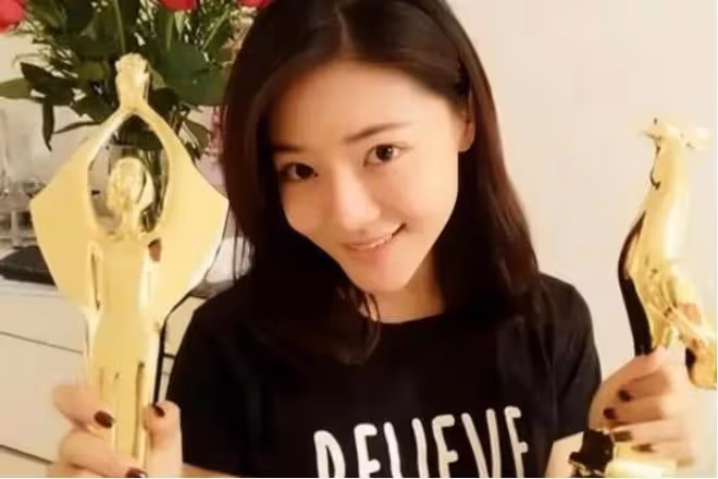 鄧家佳:青春偶像劇出身卻不上綜藝,潛心磨礪成就明媚星途