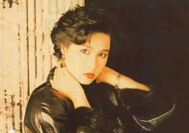 邵美琪年輕時有多美?和鄭伊健分手24年,漂泊半生57歲孤身一人
