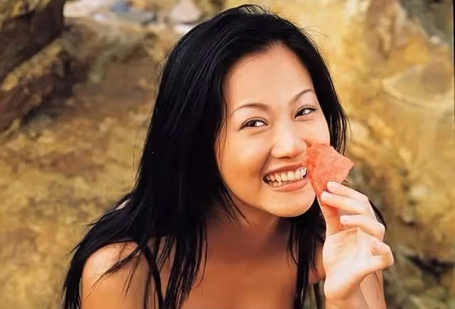 香港知名女星已低調結婚！轉行做傳道人，接拍多部成人片為母治病