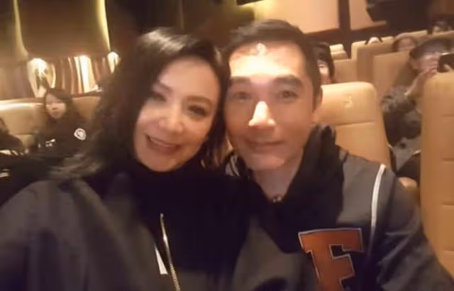 至今單身！港女星情人節曬與梁朝偉舊照稱是初戀情人，網友：好勇