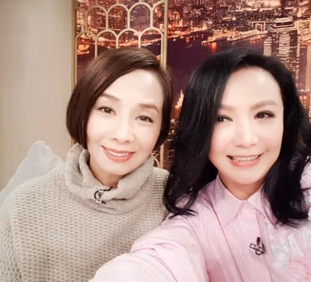 至今單身！港女星情人節曬與梁朝偉舊照稱是初戀情人，網友：好勇