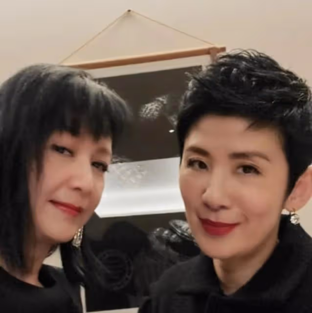 至今單身！港女星情人節曬與梁朝偉舊照稱是初戀情人，網友：好勇