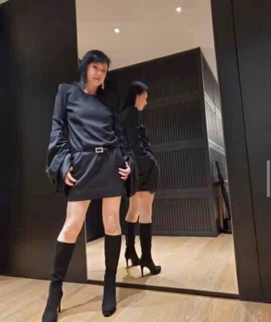 至今單身！港女星情人節曬與梁朝偉舊照稱是初戀情人，網友：好勇