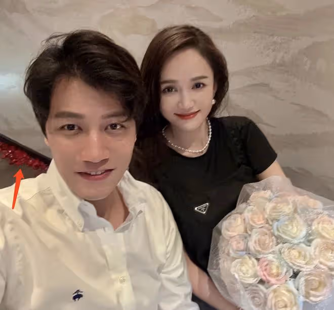 陳喬恩夫婦慶祝婚後首個情人節，Alan在地上鋪花瓣，承諾永遠愛她
