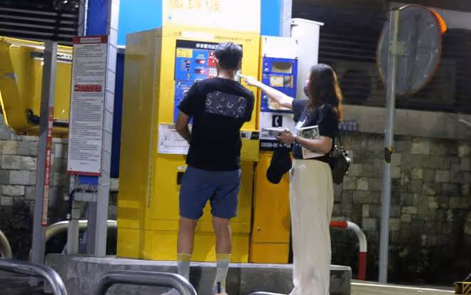 陳喬恩夫婦慶祝婚後首個情人節，Alan在地上鋪花瓣，承諾永遠愛她